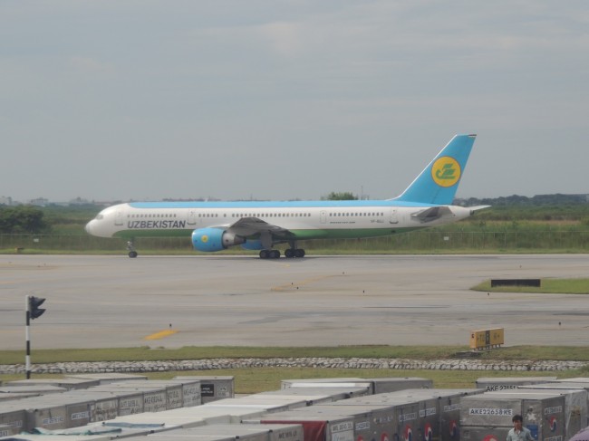 Uzbekistan Airways 757 Headed to Tashkent, Uzbekistan