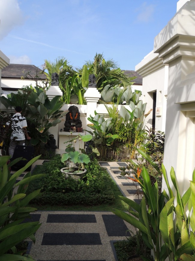 Statues at the end of the Walkway to Villas